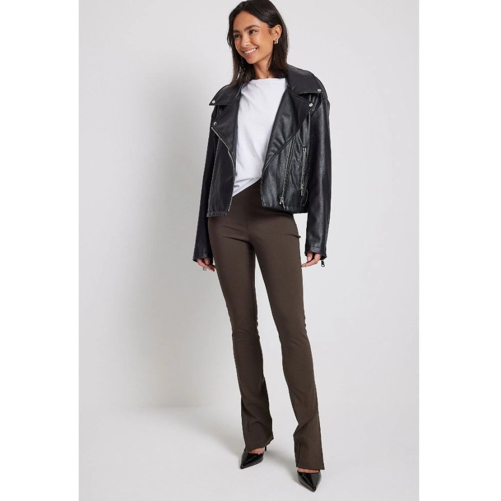 NA-KD brand. Slim-fit super stretch slit pants.